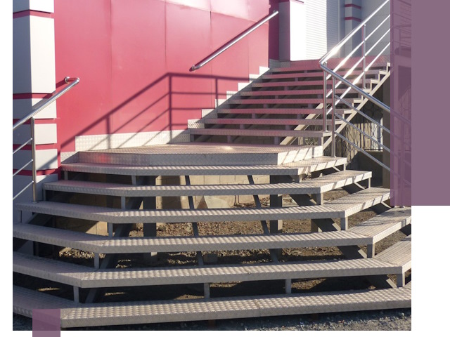 Лестницы для магазина в Старом Осколе — изготовление и монтаж