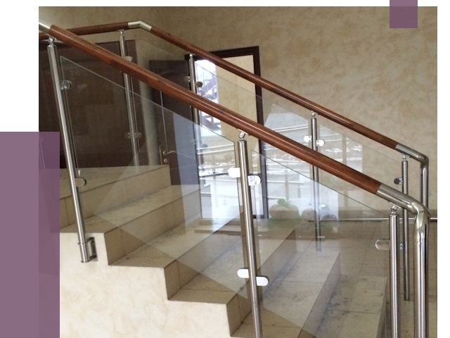 Комбинированные перила из металла и дерева в Старом Осколе